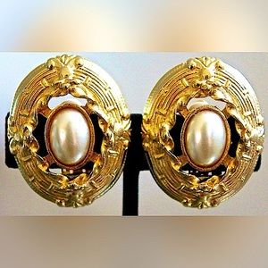 ACCESSORCRAFT N.Y.C. EARRING GOLD PEARL CLIP ON VINTAGE 1990’s